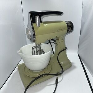 Vintage Sunbeam Mixmaster Stand Mixer 1-7A 12 Speed With 2 Beaters Avocado Works